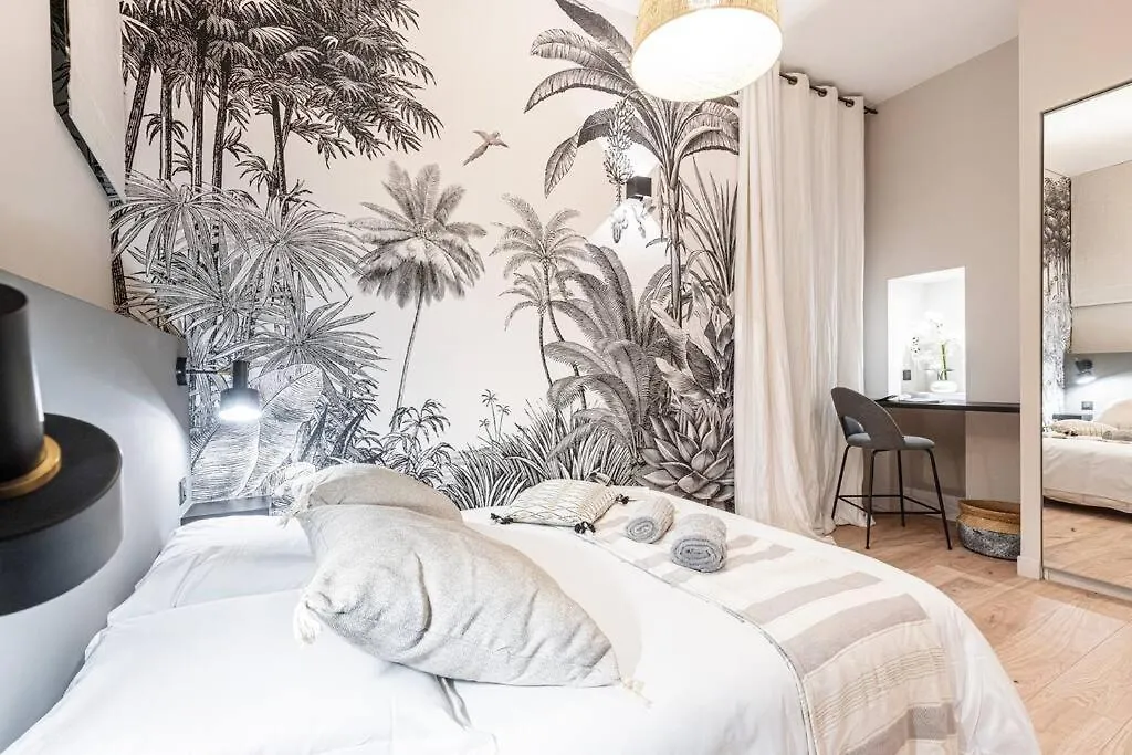 La Croix - Old Town Modern Apartment - 2 Bedrooms Nice France