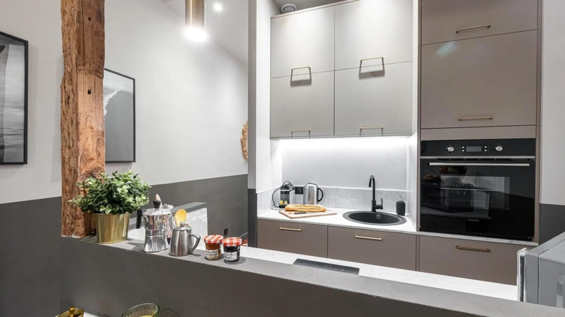 La Croix - Old Town Modern Apartment - 2 Bedrooms Nice 0*,  France