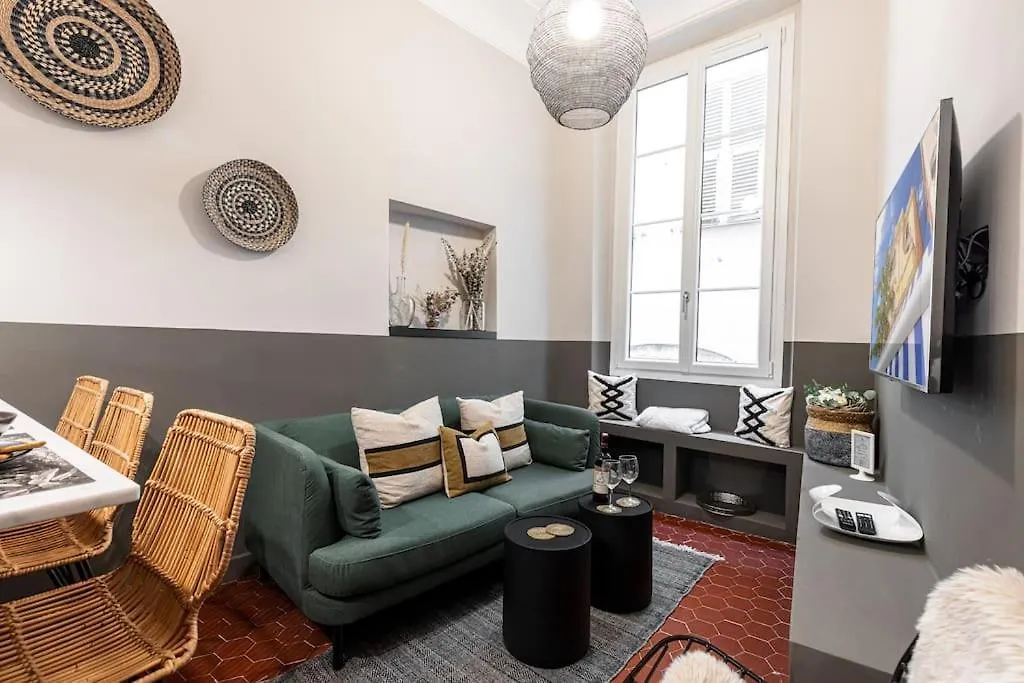 La Croix - Old Town Modern Apartment - 2 Bedrooms Nice France